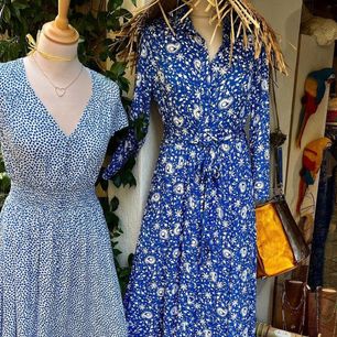 Idealne na co dzień i do biura. Eleganckie i wygodne sukienki dla 50-latek, które robią cuda z sylwetką