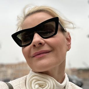 Polki masowo wykupują sukienkę Kożuchowskiej. Zakochasz się, jak ją tylko ją zobaczysz