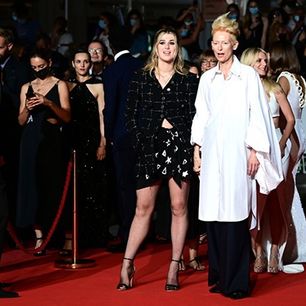 Suknia-wazon, koszula ojca i naszyjnik w kształcie oskrzeli. Najdziwniejsze stylizacje z Cannes 2021