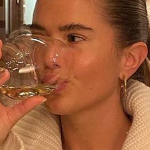 Sweter z zamkiem w stylu skandynawskich blogerek to tej zimy obiekt pożądania. W swojej kolekcji ma go Katarzyna Tusk