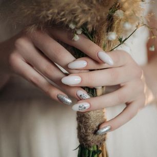 Manicure ślubny – kolory, kształty i zdobienia, które powinnaś rozważyć na swój ślub
