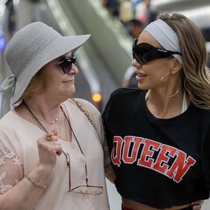 Tak ubiera się 72-letnia mama Dody. Fani: „Zasługuje na swój program”