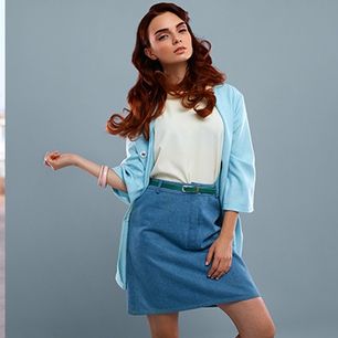 Wiesz, że ten model wciąż jest hitem? Sprawdź, jak nosić jeansową spódnicę w stylizacjach