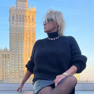 Masz więcej niż 60 lat? Zapomnij o dekoltach. I to nie z powodu wieku