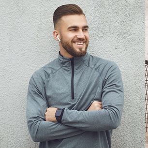 Strój do biegania męski – nie tylko wygodny, ale też stylowy. Sprawdź, jak go prawidłowo skomponować