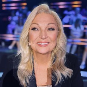 Tak się ubierz w święta, jeśli jesteś po 50. Walewska wie, jak łączyć klasę z wygodą