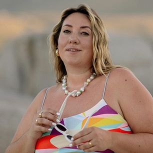 Stroje kąpielowe dla puszystych pań – jakie modele wybierać? Podpowiadamy, jak znaleźć idealny kostium kąpielowy plus size
