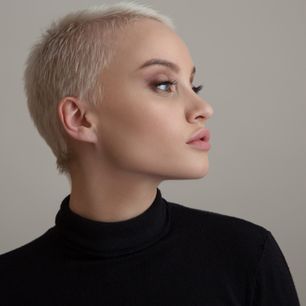Najmodniejsze krótkie fryzury 2022. Te kobiece cięcia rządzą w trendach!