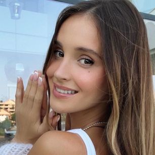 Spodnie „mega”. Marina nosi jeden z najbardziej pożądanych modeli sezonu