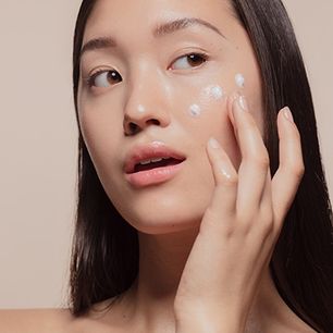 Minimalizm kosmetyczny – na czym polega skin minimalism? Odkryj nowy hot trend w pielęgnacji