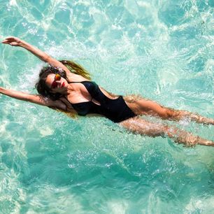 Już nie bikini. Oto najseksowniejszy strój kąpielowy na lato 2024