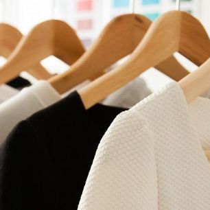 Z jakich materiałów kupować ubrania? Dobre jakościowo i bezpieczne dla środowiska tkaniny