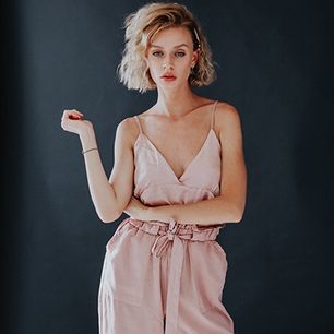 Jakie buty do kombinezonu damskiego? Sprawdź wskazówki stylistów!