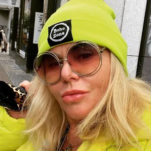 Polskie 50-latki od lat stawiają na trend, który w tym sezonie „odkrył” brytyjski „Vogue. „Scarf dressing" to hit "