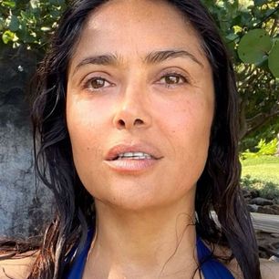 57-letnia Salma Hayek w hitowym golfie. Podobny rok temu nosiła polska gwiazda
