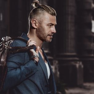 Męskie akcesoria na jesień i zimę do 50 zł: czapki, szaliki, paski. Są modne i praktyczne!