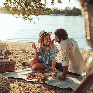Jak się ubrać na piknik? Zobacz najpiękniejsze stylizacje na garden party i przyjęcia w plenerze!