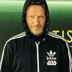Wyprzedaż markowych bluz męskich. Zdradzamy, gdzie upolować najciekawsze modele za bezcen