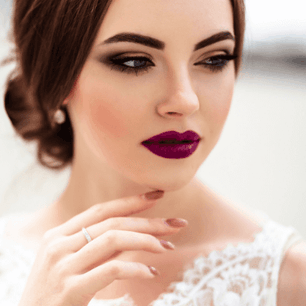 Najpiękniejsze paznokcie ślubne. Jaki manicure na ślub wybrać? Zobacz TE propozycje!