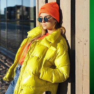 Kurtki puchowe damskie z naturalnym puchem – gdzie znaleźć najtańsze puchówki wysokiej jakości?