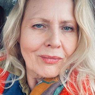 Ten dodatek odmładza i dodaje nonszalancji, a kosztuje grosze. Nosi go nawet Szapołowska