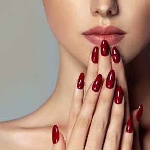 Modne paznokcie na jesień 2021. Zobacz najlepsze pomysły na jesienny manicure!