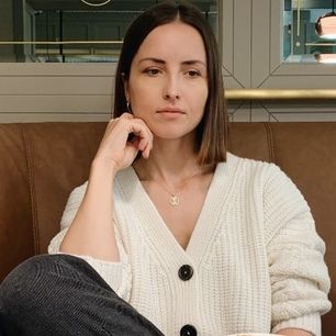 Stylistka Maja Kubaczyk podpowiada, jakie swetry nosić tej jesieni!