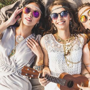 Styl boho w garderobie damskiej - czym się charakteryzuje i jak tworzyć boho stylizacje?