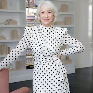 Wybrałam trzy eleganckie sukienki dla 70-latki. Będziesz wyglądać jak gwiazda filmowa