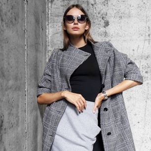 Modny płaszcz przejściowy? Zobacz najfajniejsze modele na przełom sezonów w gotowych stylizacjach!