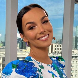 Włóż tę sukienkę na wesele, a będziesz najlepiej ubranym gościem. Podobną nosi Paulina Krupińska