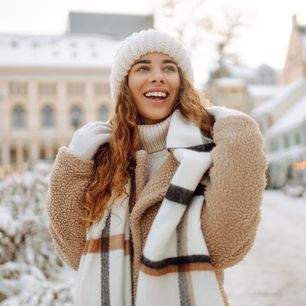 Najcieplejsze kurtki zimowe damskie – TOP 3 modele, które ogrzeją Cię jak kołderka [RANKING]