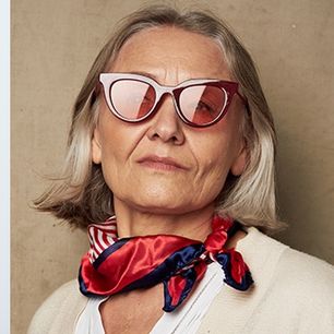 Moda dla 60-latki – gustowne stylizacje dla pań po sześćdziesiątce