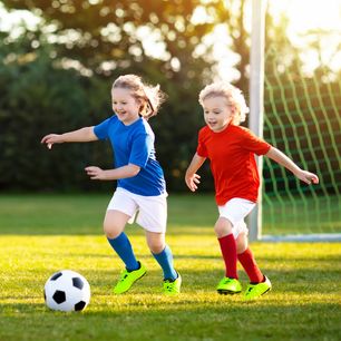 Jaki strój na wf dla dziecka? Podpowiadamy, jak skompletować odpowiedni ubiór na zajęcia sportowe