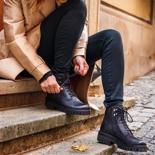 Buty dla 60-latek z zimowej wyprzedaży. Są wygodne i tańsze nawet o 40 proc.