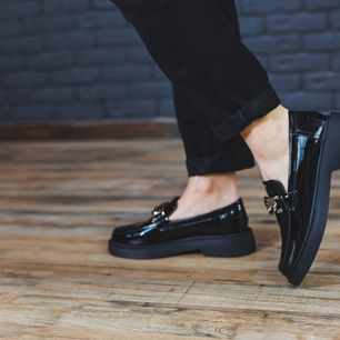 Te eleganckie buty wiosenne dla 50-latek dodadzą klasy każdej stylizacji. Są szykowne i wygodne