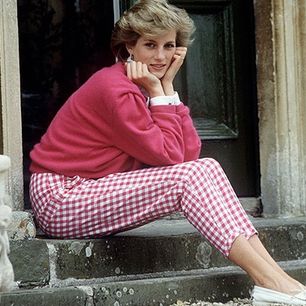 Eleganckie mokasyny i espadryle idealne na lato – zainspiruj się stylem księżnej Diany!