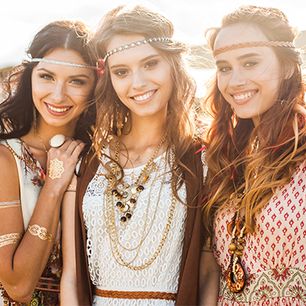 Hippie style - odkryj styl hipisów z lat 70. i poznaj najmodniejsze stylizacje dzieci kwiatów