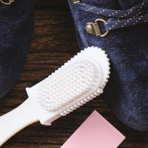 Jak czyścić zamszowe buty? Zobacz sprawdzone sposoby na czyszczenie zamszu i nubuku