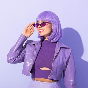 Kolor roku 2022 według Pantone: Very Peri. Komu pasuje i jak nosić w stylizacjach ten modny fiolet?