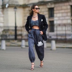 Joggery – co to za spodnie i jak je nosić? Sprawdź damskie stylizacje z joggerami na każdą okazję!