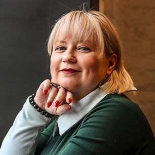 Nie rozmiar, a styl! Zobacz gdzie kupisz modne ubrania dla dojrzałych pań 50+ plus size do 150 zł