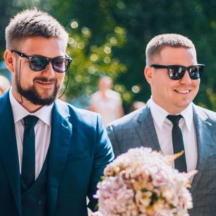 Już wiemy, jakie są modne garnitury męskie na wesele 2024. Jest w czym wybierać