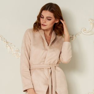 Stylizacje na komunię ze spodniami damskimi. Jak stworzyć elegancki zestaw dla mamy i nie tylko?