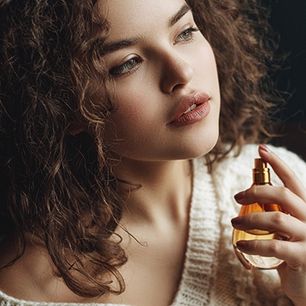 Perfumy damskie na jesień 2020 - przedstawiamy 7 najbardziej zmysłowych zapachów tego sezonu!