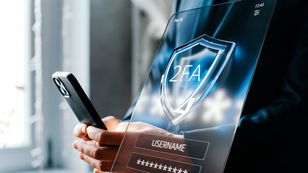 Metoda na Podszywacza od kuchni. Przejęcie konta, presja, kod i decyzja