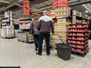Coraz mniej klientów w hipermarketach. Mówią o powodach