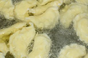 Ten przepis na pierogi był znany już w XIII wieku. Klasyczne ruskie mogą się przy nich schować