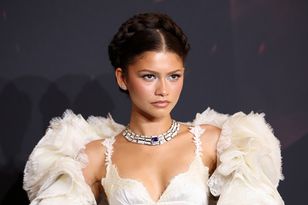 Zendaya w białej stylizacji Louis Vuitton podczas promocji „Odysei" w Paryżu