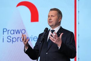 Zarzuty dla Dawida K. Czarnek: dalej może jeździć Porsche